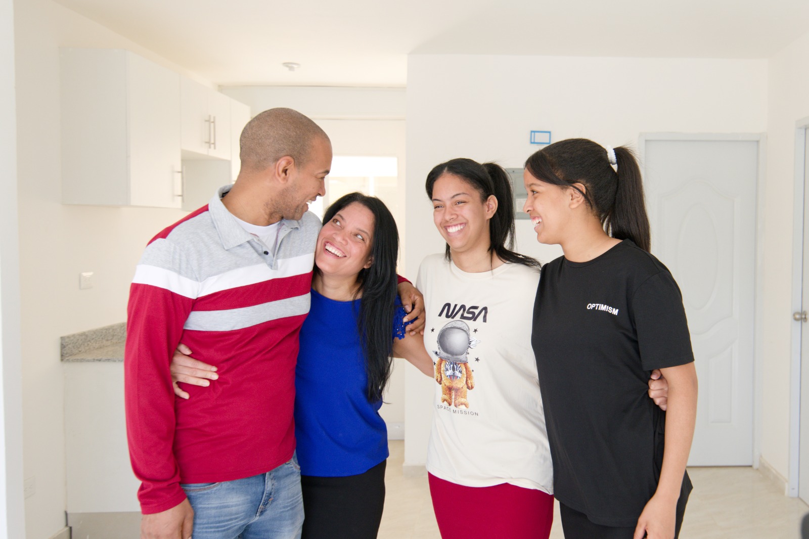 Familias del Plan Nacional de Viviendas Familia Feliz