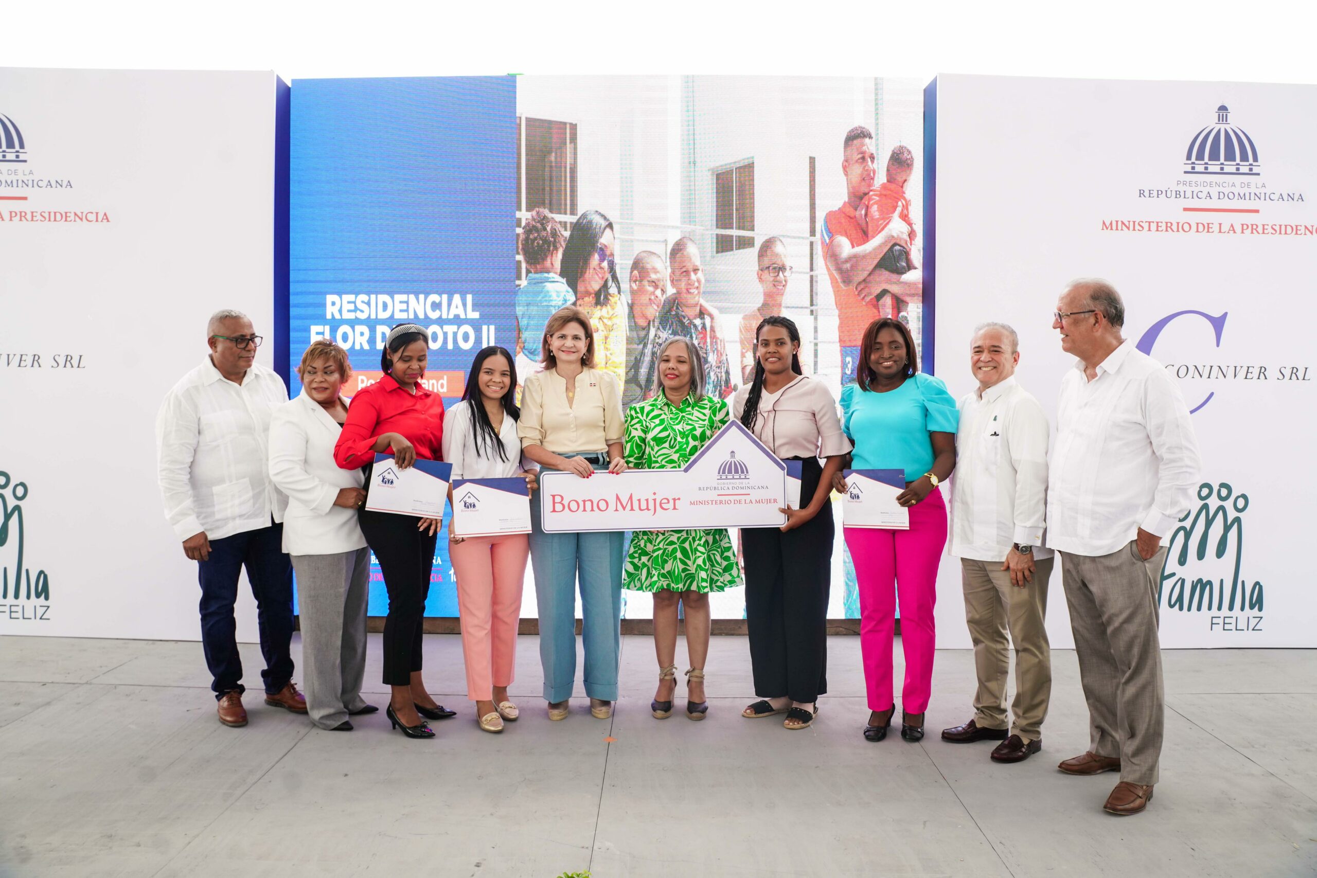 Vicepresidenta Raquel Peña entrega Bono Mujer